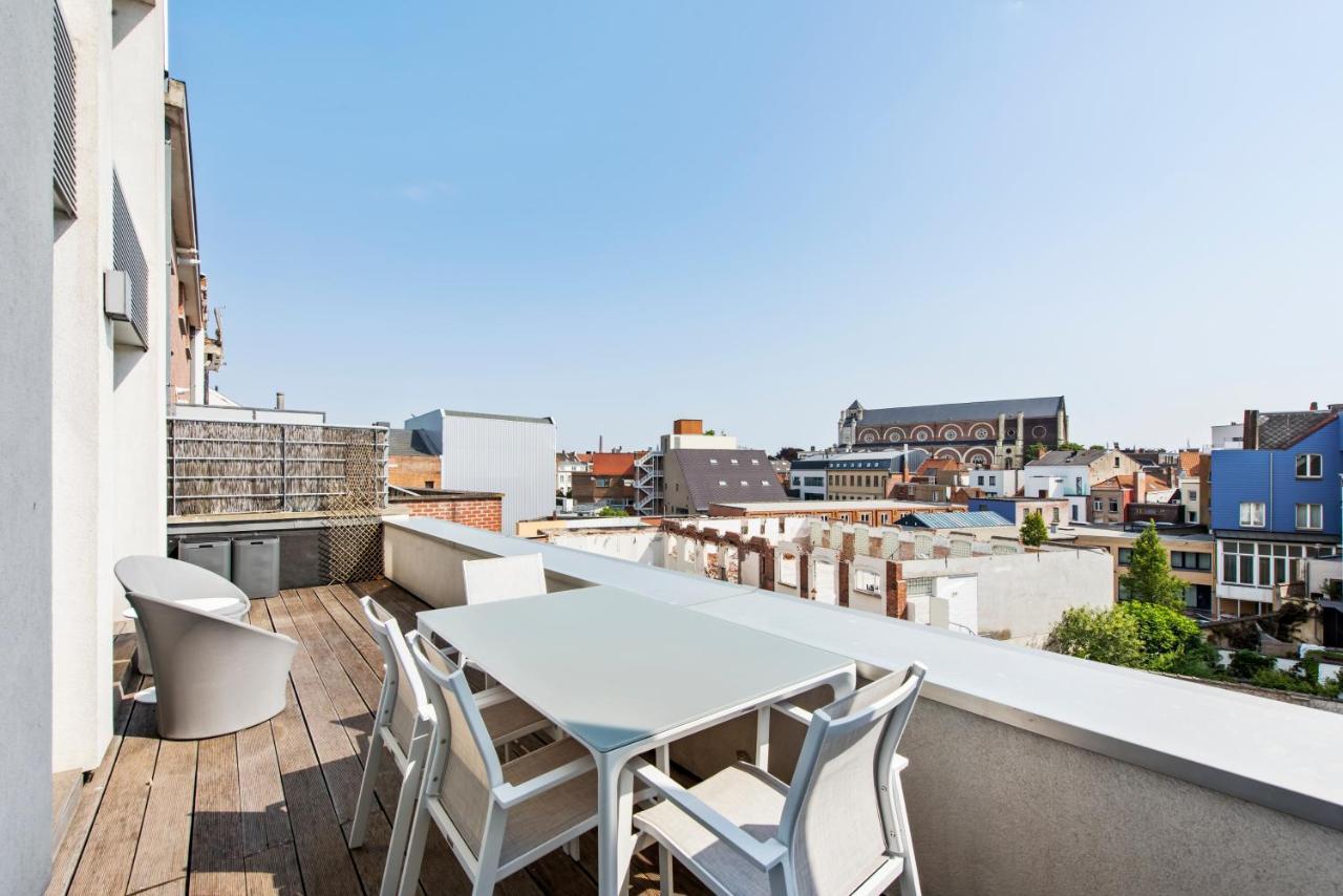 Classy In Center With Large Balcony Gand