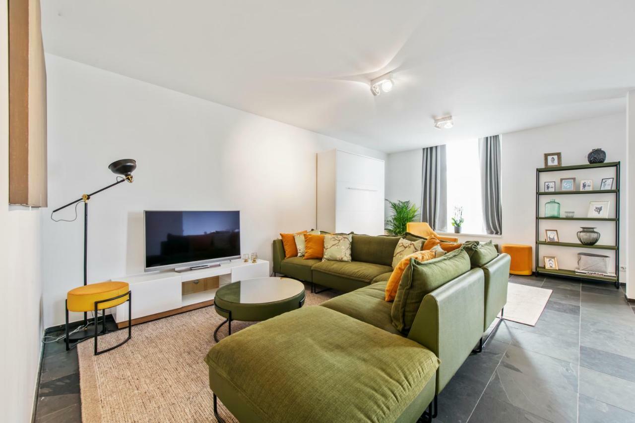 Classy In Center With Large Balcony Gand